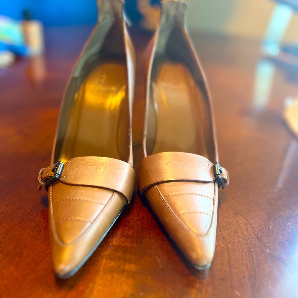 Gucci kitten leather pumps